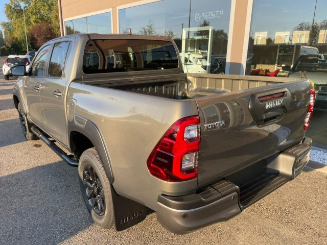 Toyota Hilux 2.8 D-4D A/T 4WD 48V 4 porte Double Cab Invincible - foto 4 di 4