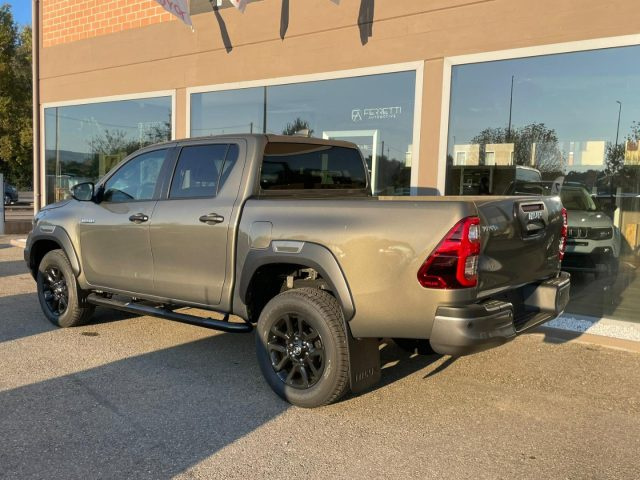 Toyota Hilux 2.8 D-4D A/T 4WD 48V 4 porte Double Cab Invincible km 0 a SCANDIANO