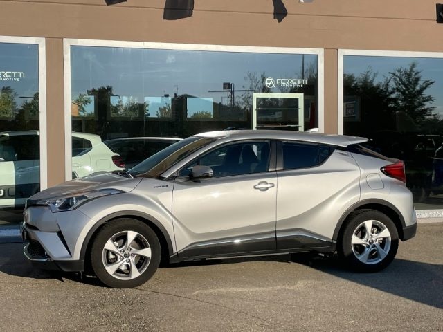Toyota C-HR 1.8 Hybrid E-CVT Active - foto 3 di 4
