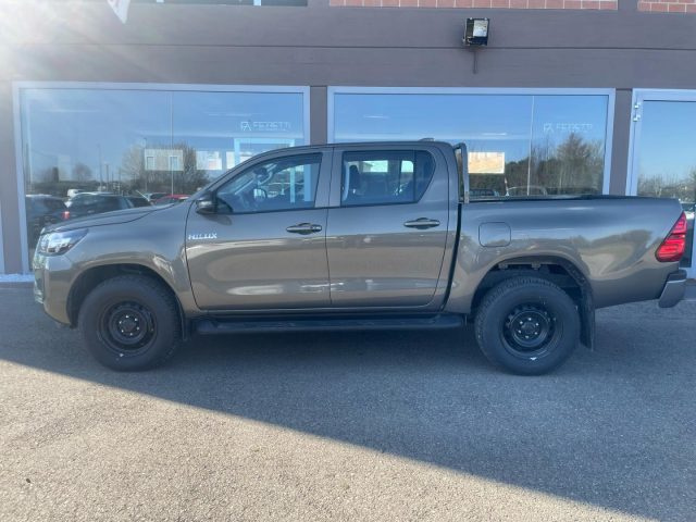 Toyota Hilux 2.4 D-4D 4WD 4 porte Double Cab Comfort km 0 a SCANDIANO