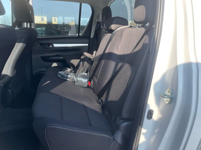 Toyota Hilux 2.4 D-4D A/T 4WD 4 porte Double Cab Lounge nuovo a SCANDIANO