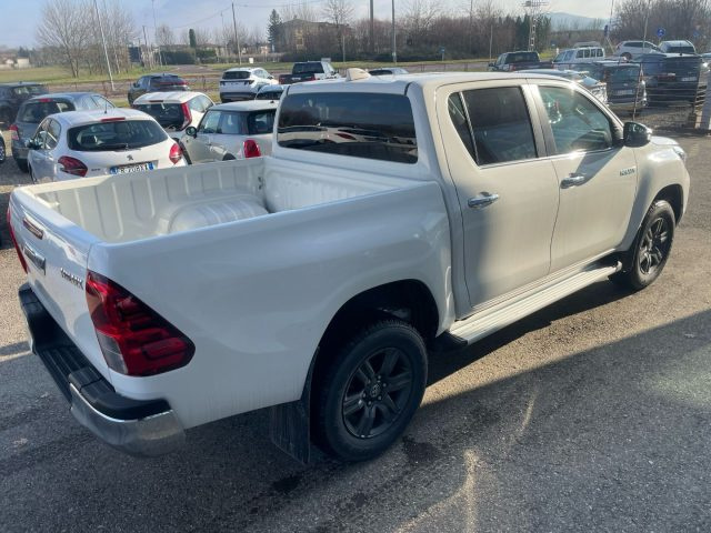 Toyota Hilux 2.4 D-4D A/T 4WD 4 porte Double Cab Lounge, in vendita a Scandiano (RE)