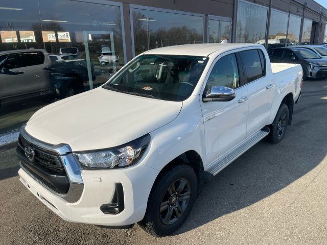 Toyota Hilux 2.4 D-4D A/T 4WD 4 porte Double Cab Lounge - foto 2 di 4