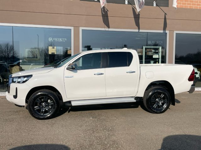 Toyota Hilux 2.8 D-4D A/T 4WD 48V 4 porte Double Cab Lounge nuovo a SCANDIANO