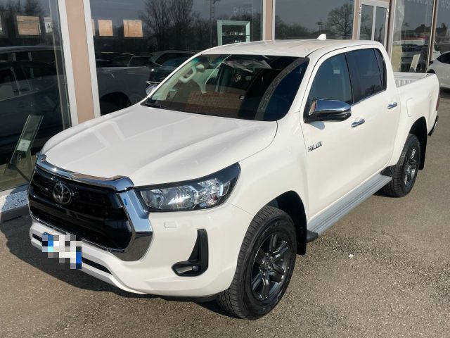 Toyota Hilux 2.8 D-4D A/T 4WD 48V 4 porte Double Cab Lounge nuovo a SCANDIANO