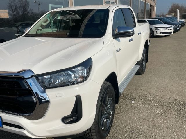 Toyota Hilux 2.8 D-4D A/T 4WD 48V 4 porte Double Cab Lounge, in vendita a Scandiano (RE)