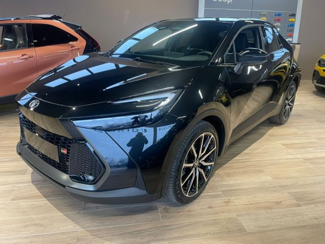 Toyota C-HR 2.0 PHEV GR Sport nuovo a SCANDIANO