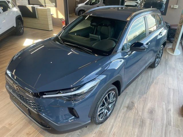Toyota Corolla Cross 2.0 Hybrid 180 CV E-CVT Premium - foto 2 di 9