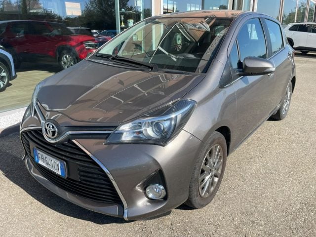 Toyota Yaris 1.0 5 porte Lounge - foto 4 di 4