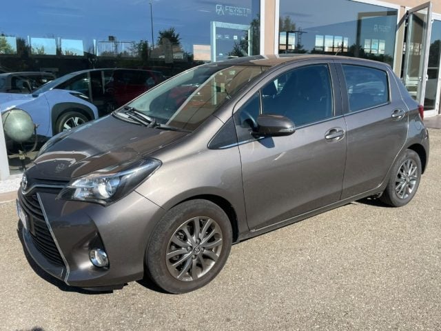 Toyota Yaris 1.0 5 porte Lounge - foto 2 di 4