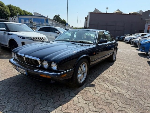 Jaguar XJ 4.0 cat Executive usato a MILANO
