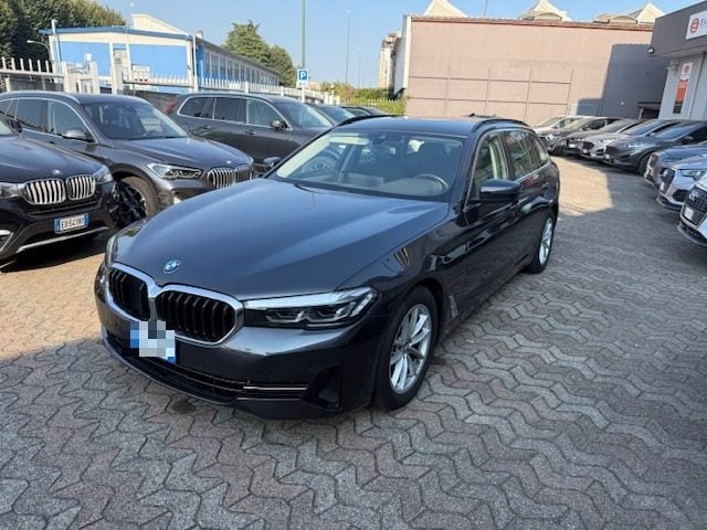 BMW 520 d 48V Touring Business - foto 2 di 4