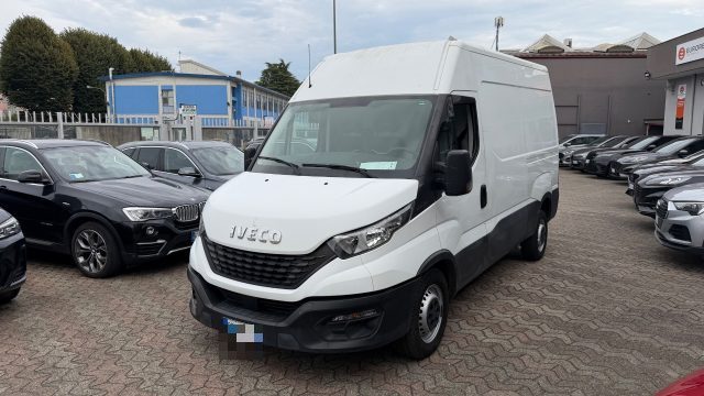 Iveco Daily 35S12 2.3 3520 HPT PL Cabinato - foto 2 di 4