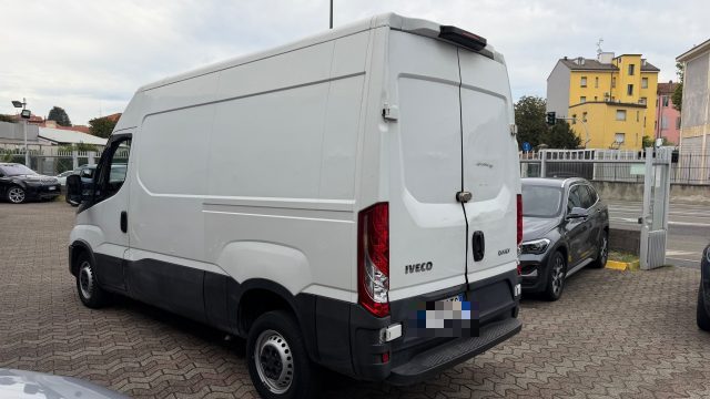 Iveco Daily 35S12 2.3 3520 HPT PL Cabinato - foto 4 di 4