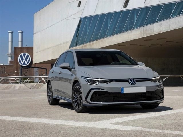 Volkswagen Golf 1.0 eTSI EVO DSG Life usato a MILANO