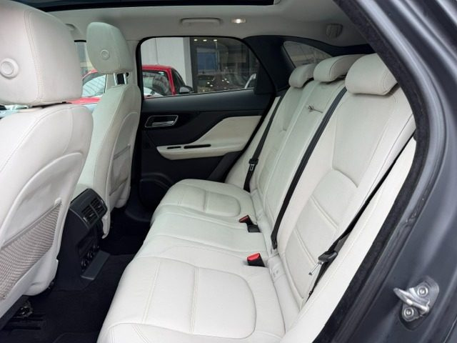 Jaguar F-Pace 2.0 D 180 CV aut. Prestige TETTO PANORAMICO - foto 4 di 4