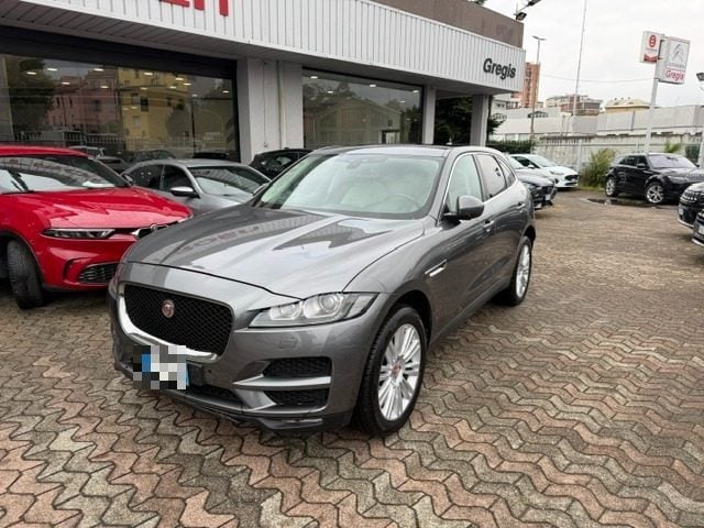 Jaguar F-Pace 2.0 D 180 CV aut. Prestige TETTO PANORAMICO usato a MILANO
