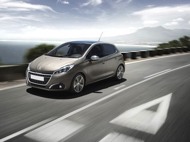 Peugeot 208 1° serie PureTech 68 5 porte Active, del 2017, 103.000 km, in vendita a Milano (MI)