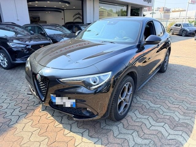 Alfa Romeo Stelvio 2.2 Turbodiesel 190 CV AT8 Q4 Sprint, del 2022, 121.000 km, in vendita a Milano (MI)