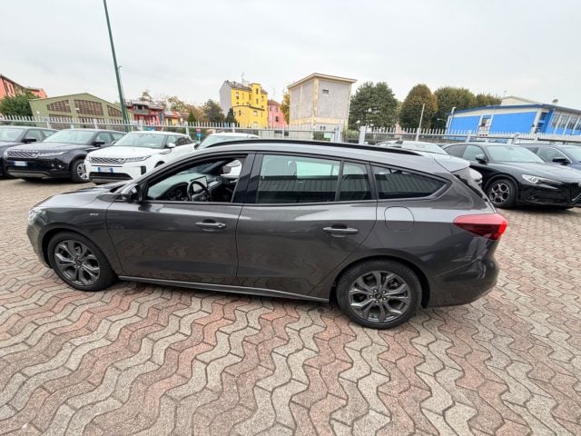 Ford Focus 1.0 EcoBoost Hybrid 125 CV Powershift SW ST-Line - foto 3 di 4