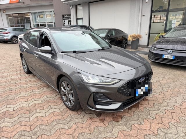 Ford Focus 1.0 EcoBoost Hybrid 125 CV Powershift SW ST-Line, del 2023, 89.000 km, in vendita a Milano (MI)