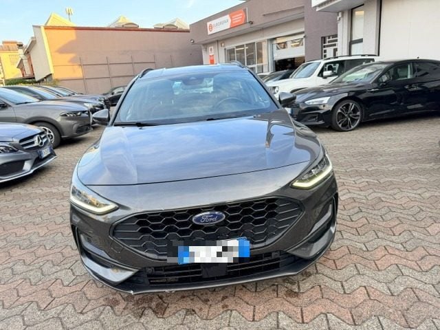 Ford Focus 1.0 EcoBoost Hybrid 125 CV Powershift SW ST-Line - foto 2 di 4