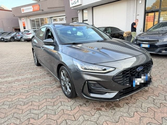 Ford Focus 1.0 EcoBoost Hybrid 125 CV Powershift SW ST-Line, del 2023, 95.000 km, in vendita a Milano (MI)