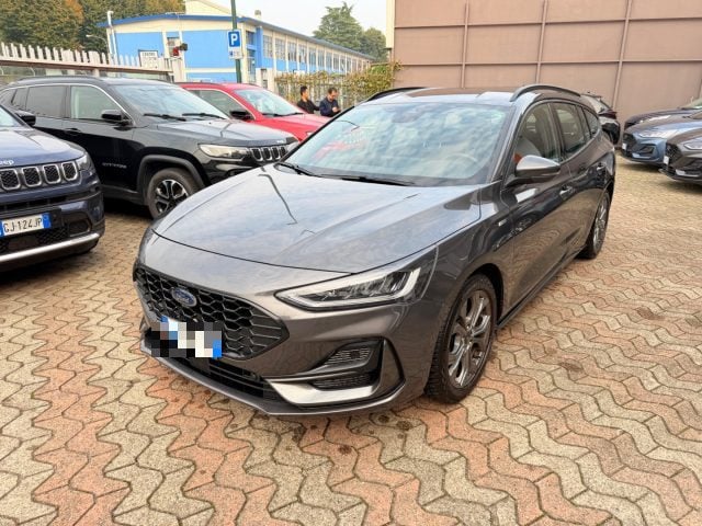 Ford Focus 1.0 EcoBoost Hybrid 125 CV Powershift SW ST-Line, del 2023, 94.000 km, in vendita a Milano (MI)