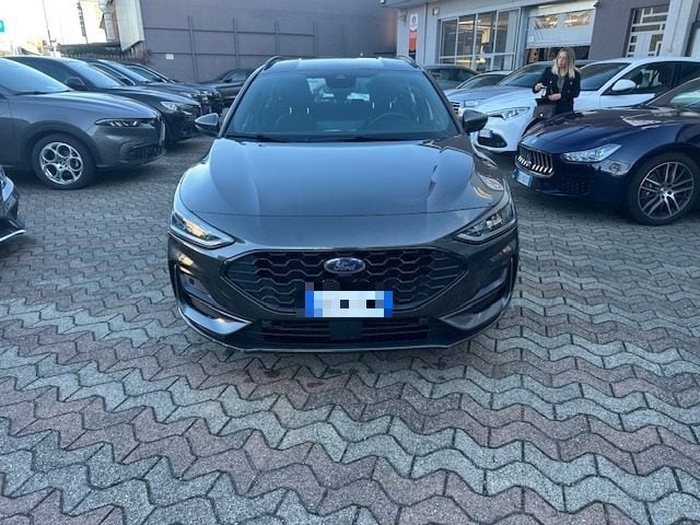 Ford Focus 1.0 EcoBoost Hybrid 125 CV Powershift SW ST-Line - foto 2 di 4