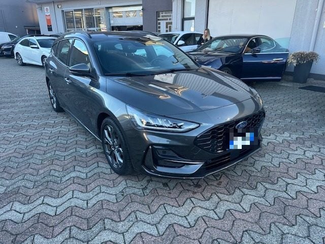 Ford Focus 1.0 EcoBoost Hybrid 125 CV Powershift SW ST-Line, del 2023, 87.000 km, in vendita a Milano (MI)