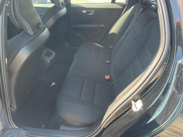 Volvo V60 B4 (d) Geartronic Momentum Business Pro, del 2021, 150.000 km, in vendita a Zero Branco (TV)