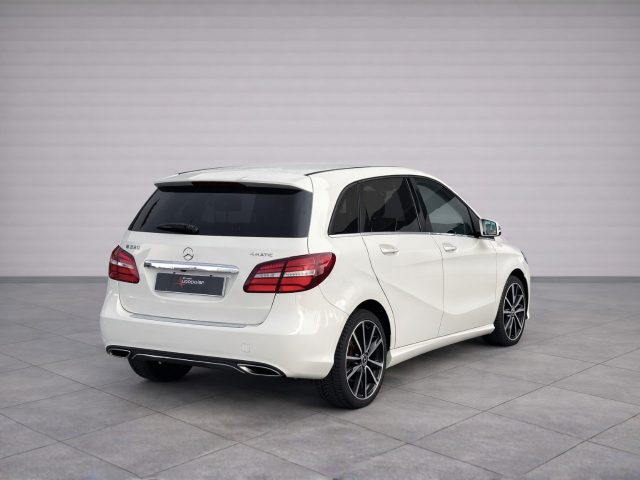 Mercedes-Benz CLA SSE B 220 SPORT 4MATIC AWD AUTO - foto 3 di 4