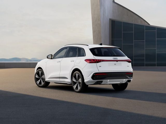 Audi QUATTRO Audi Q5 SUV S line edition e-hybrid 220 kW S tron nuovo a CONEGLIANO