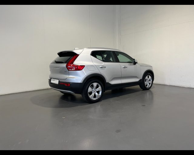 Volvo XC40 D3 MOMENTUM AUTO - foto 3 di 4