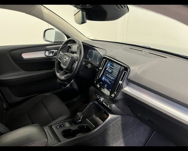 Volvo XC40 D3 MOMENTUM AUTO - foto 4 di 4