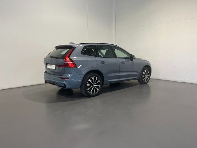 Volvo XC60 B4 D PLUS DARK AWD AUTO - foto 3 di 4