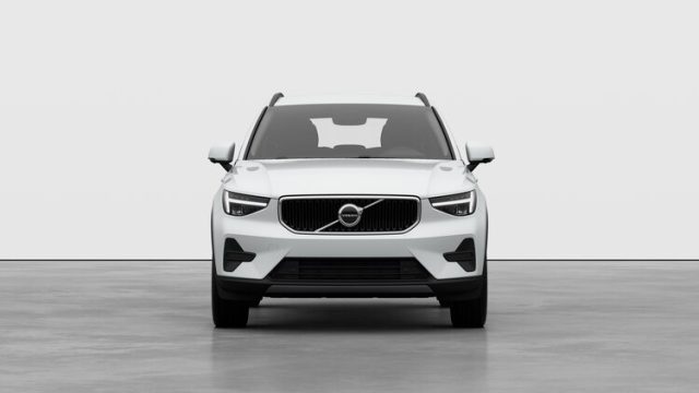 Volvo XC40 ESSENTIAL B3 AUTO - foto 3 di 4