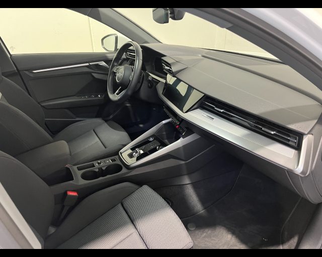 Audi A3 Sportback 35 TDI S-TRONIC S LINE EDITION - foto 3 di 4
