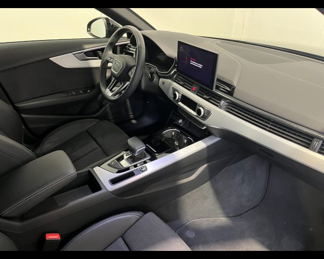 Audi A4 AVANT 35 TDI MHEV S-TRONIC S-LINE - foto 3 di 11