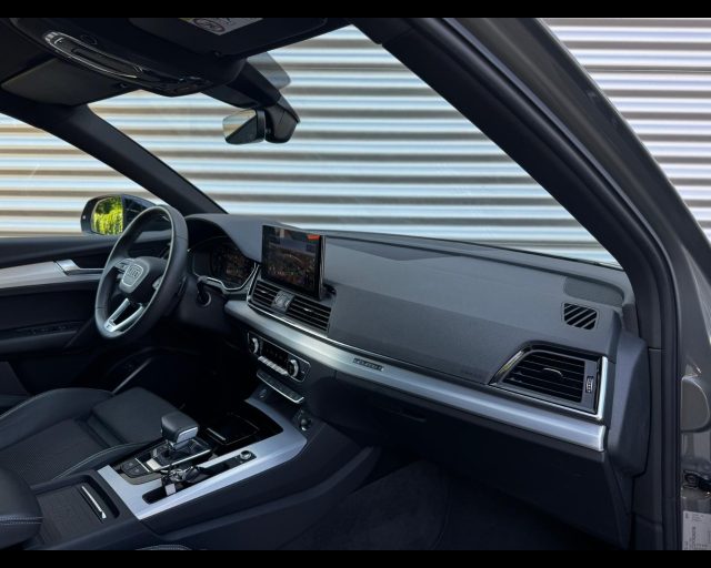 Audi Q5 SPORTBACK 50 TFSIe S-TRONIC IDENTITY BLACK - foto 3 di 4