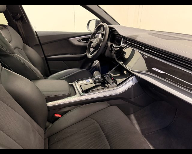 Audi Q8 50 TDI MHEV TIPTRONIC QUATTRO S-LINE EDITION - foto 3 di 14