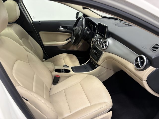 Mercedes-Benz GLA 220 D AUTO 4 MATIC SPORT - foto 4 di 14