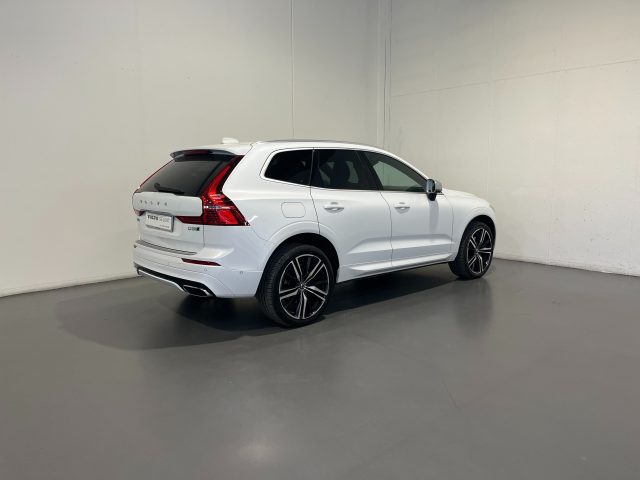 Volvo XC60 2.0 D5 R-DESIGN AWD GEARTRONIC - foto 3 di 17