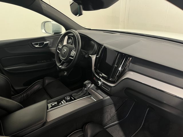 Volvo XC60 2.0 D5 R-DESIGN AWD GEARTRONIC - foto 4 di 17