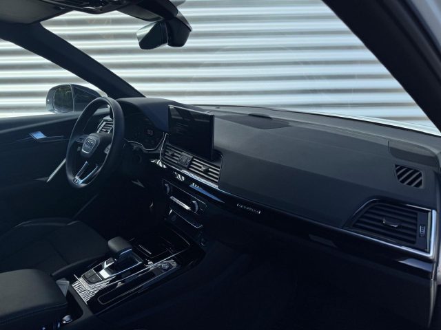 Audi Q5 50 TFSIe S-TRONIC QUATTRO IDENTITY BLACK - foto 3 di 4