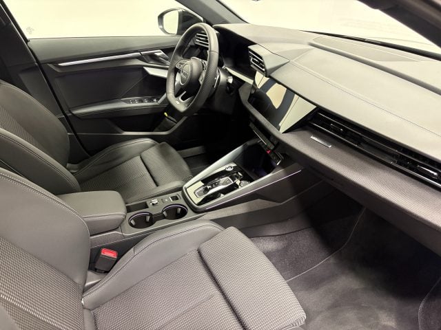 Audi A3 Sportback 30 TFSI S-TRONIC S-LINE EDITION - foto 3 di 4