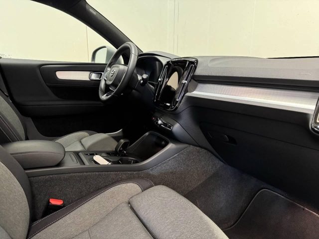 Volvo XC40 CORE B3 AUTO - foto 3 di 4