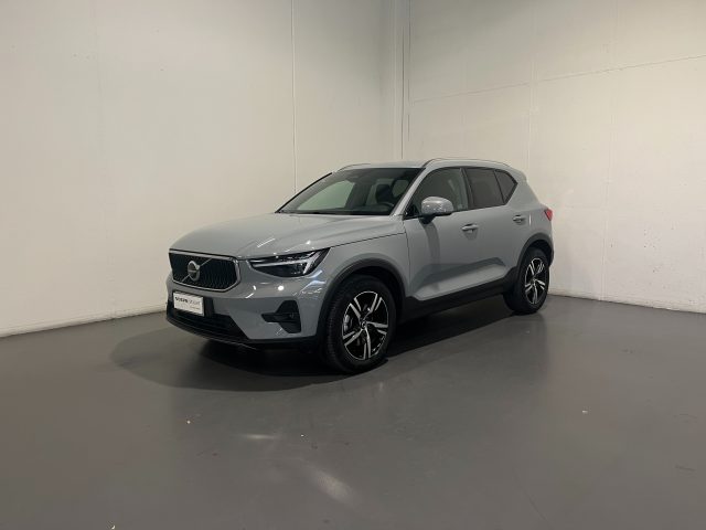 Volvo XC40 B3 CORE AUTO - foto 2 di 4