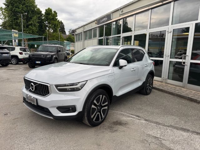 Volvo XC40 T4 Recharge Plug-in Hybrid automatic usato a CUNEO