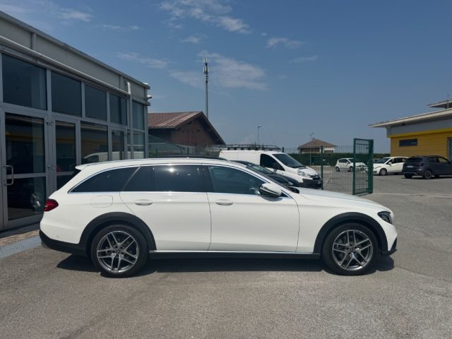 Mercedes-Benz E 220 d S.W. 4Matic Auto Premium All-Terrain - foto 2 di 4